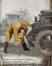 1/35 Scale Soviet WWII Military Driver Resin Figure Model Kit Diorama Accessory