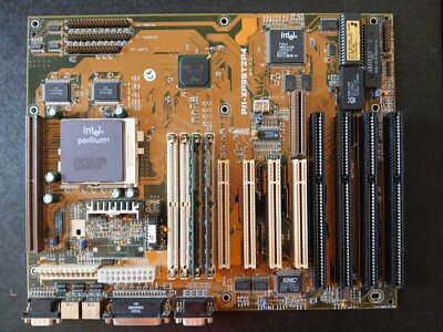 VINTAGE - ASUS P/I-XP55T2P4 SOCKET 7 MAINBOARD Intel 430HX PCI ISA