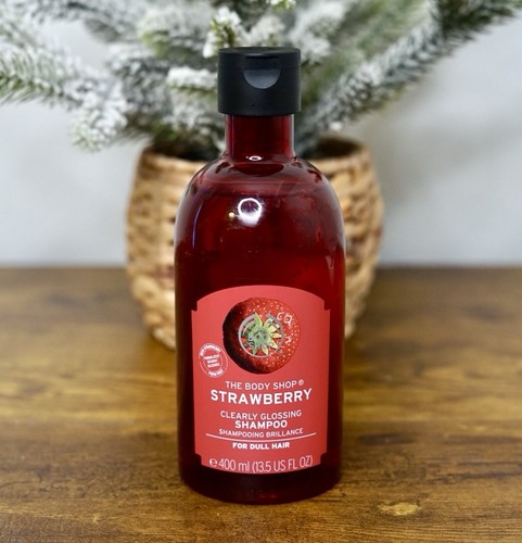 Champú de fresa The Body Shop claramente brillante para cabello opaco 400 ml 13,5 fl OZ - Imagen 2 de 4