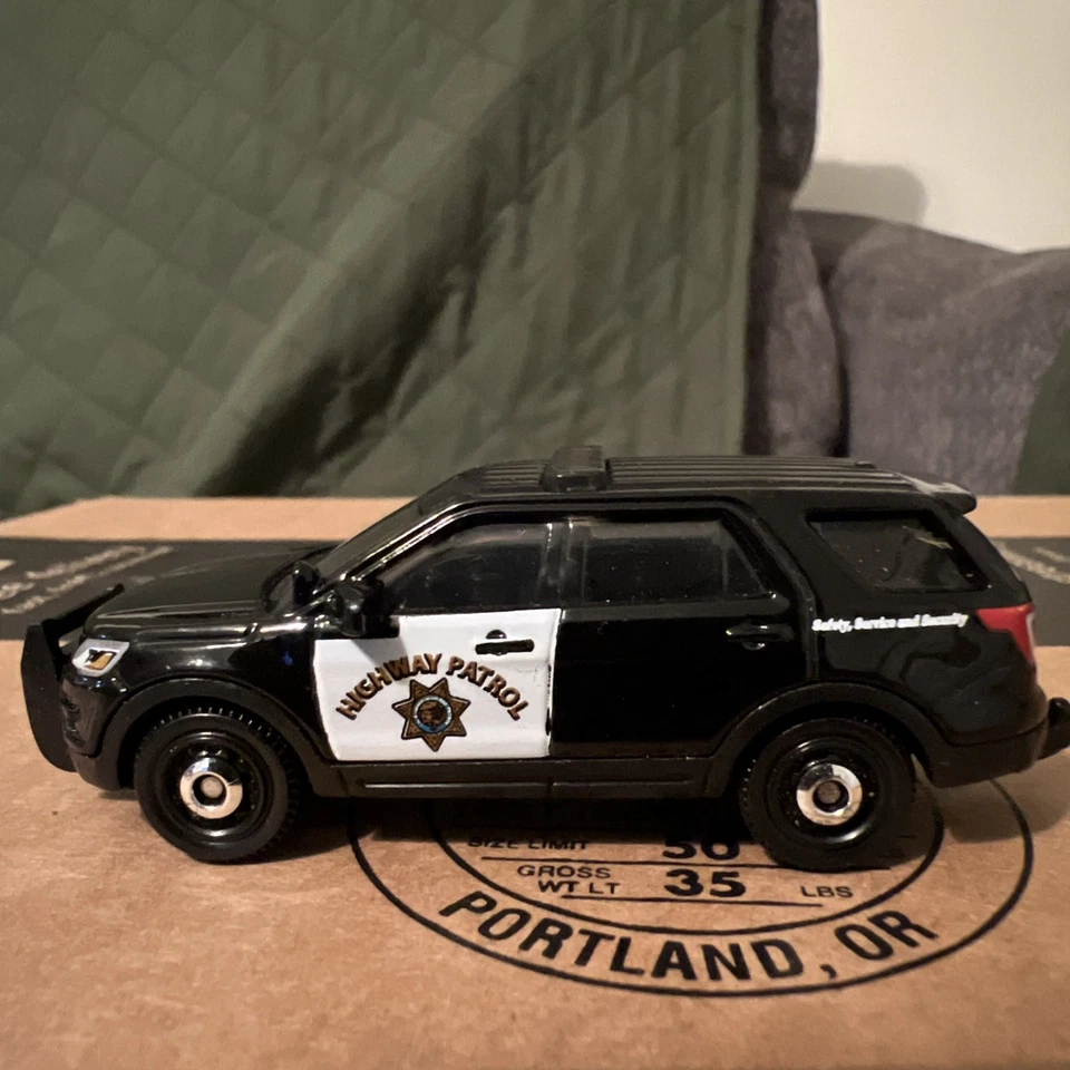 Matchbox CHP 2016 FORD EXPLORER INTERCEPTOR UTILITY California Highway Patrol - Image 3 of 4