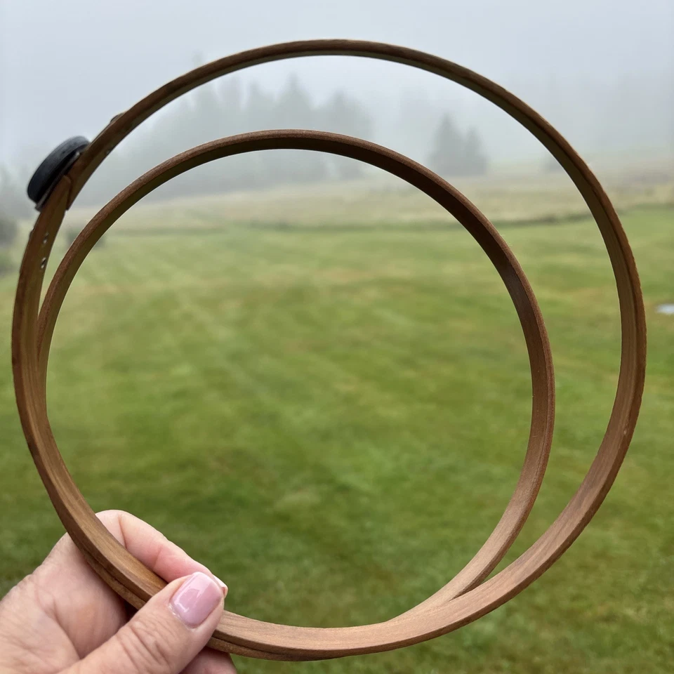 Vintage Queen Embroidery Hoop 7" Wood Wooden Felt Lined Tension Wheel EUC - Image 2 of 4