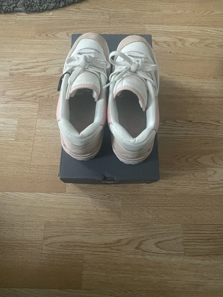 Size 5- New Balance 550 Pink Sand White W - Image 3 of 3