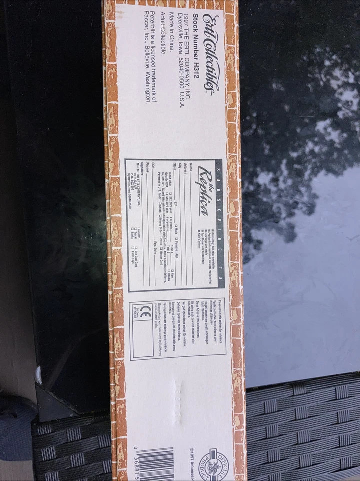 Ertl Collectibles 百威 1948 Peterbilt 压铸金属锁定硬币银行半 — 第 3/4 张图片