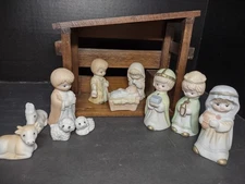 Nativity Set Stable Music Box Wooden Porcelain 11 Figures No Box 🎵 Silent Night