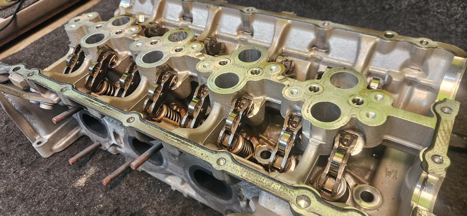 AUDI BENTLEY LAMBO PORSC LEFT ENGINE CYLINDER HEAD 0P2103403D OEM 38K Miles