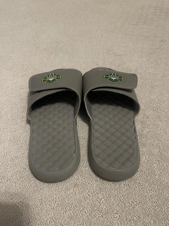 Seattle Storm Women’s Slides Flip Flops - Women’s Size 9 - WNBA - Image 2 of 4