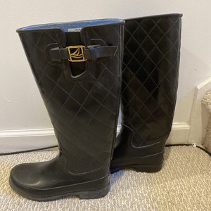 knee high sperry boots