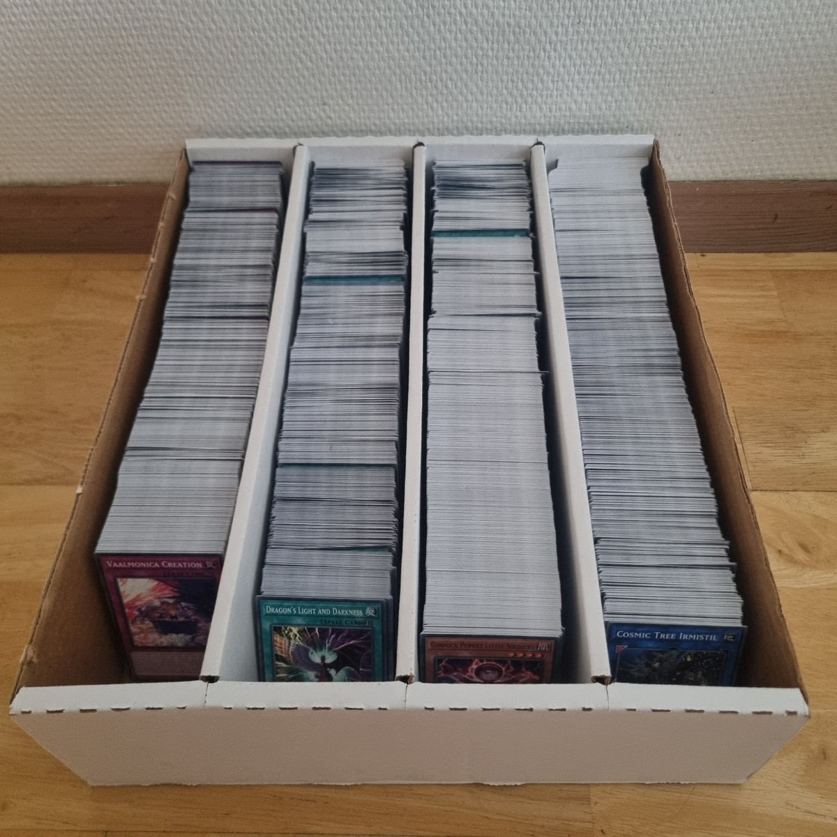 YuGiOh! | 2000 CARDS + 100 ADDITIONAL CARDS, INCLUDING 4 PACKS WITH 7 HOLO  CARDS