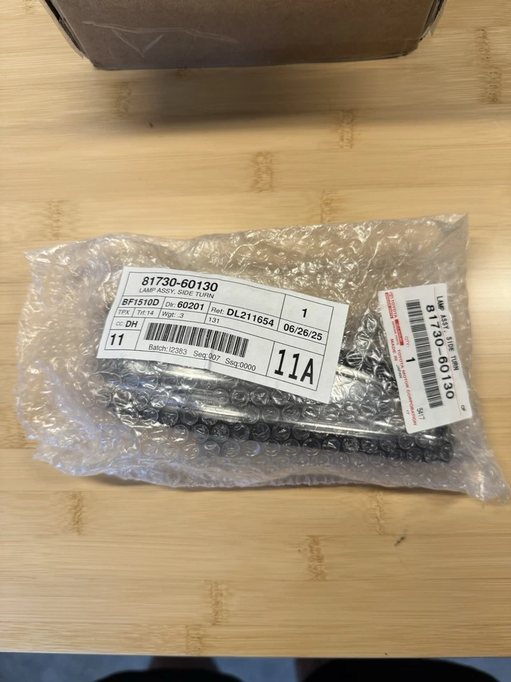 OEM Lexus Gx460 Passenger Mirror Turn Signal LED Light 81730-60130 Like New - Image 3 of 3