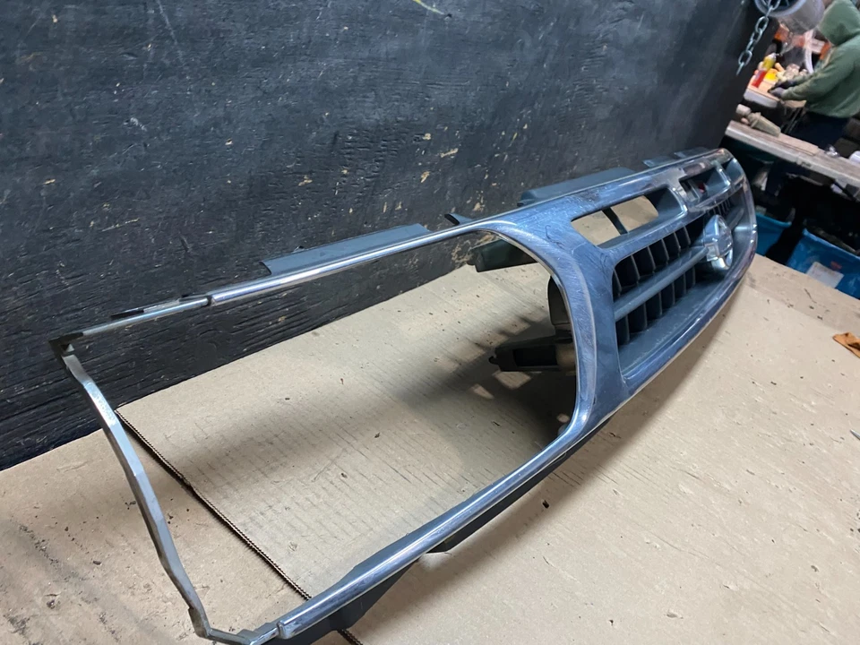 Nissan Pathfinder 1996 a 1999 parrilla superior delantera OEM u7606 DG Foto 3 de 4