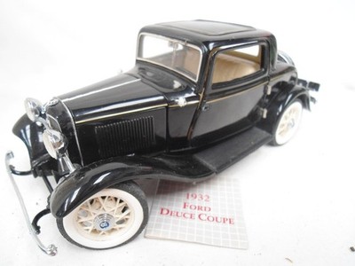 Pair of 1932 Model B Ford Deuce Coupes Franklin Mint & Road Champs