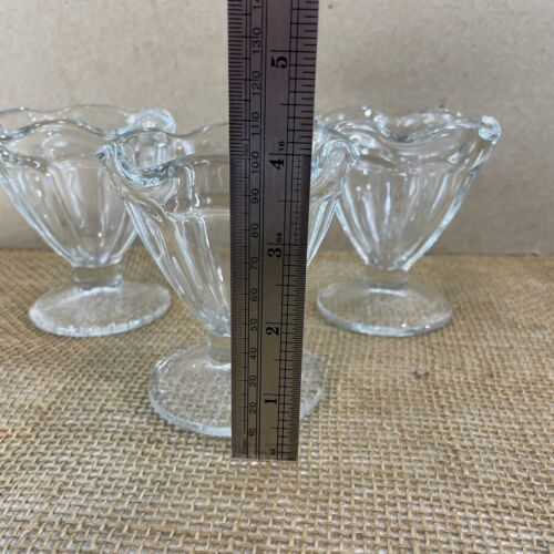 Set of 3 Footed Glass Vintage Ice Cream Sundae Dishes Desert Parfait Cups - Picture 2 of 3