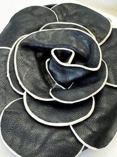 Go Fish Clothing & Jewelry Co. Rose Wristlet Coin Purse Black NWT