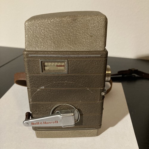 Bell & Howell Two-Fifty-Two 8mm Movie Camera W/ Case WORKS!!!!! - Picture 4 of 16