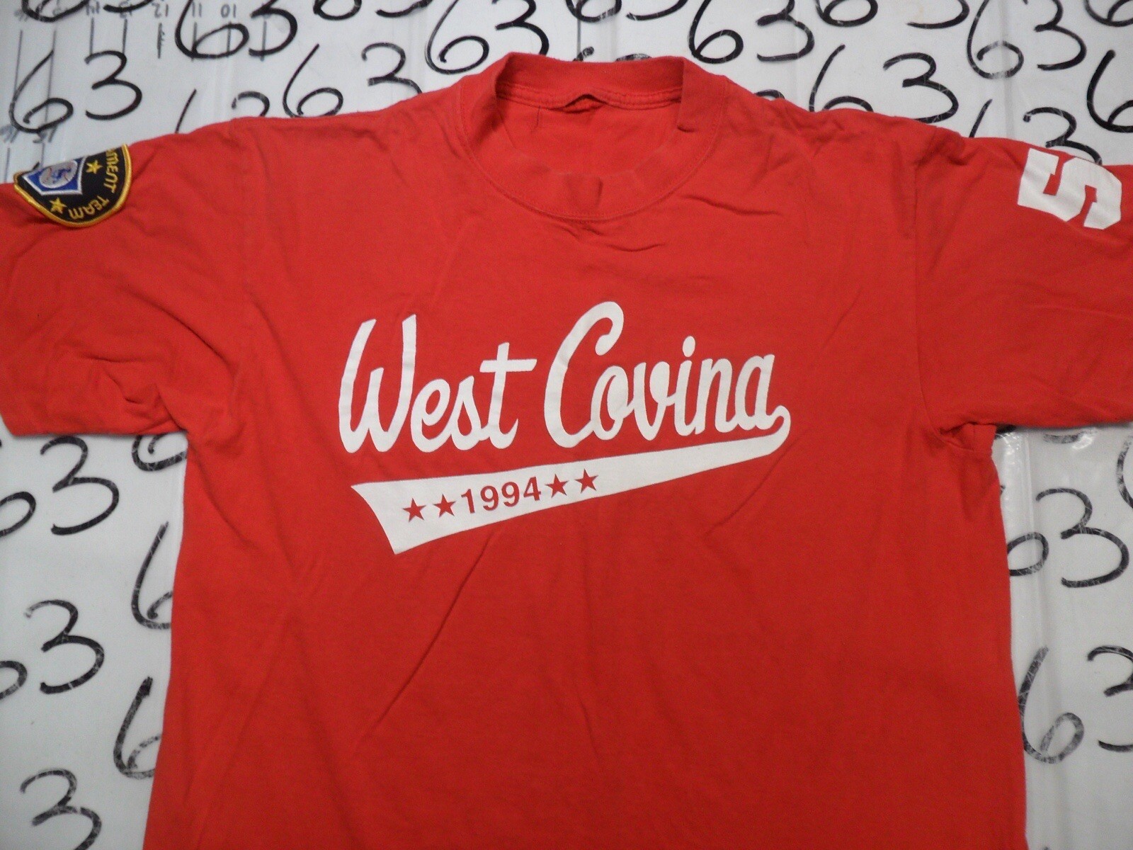 Maglietta XL Vintage 1994 West Covina Pony Tournament Team #54 danneggiata