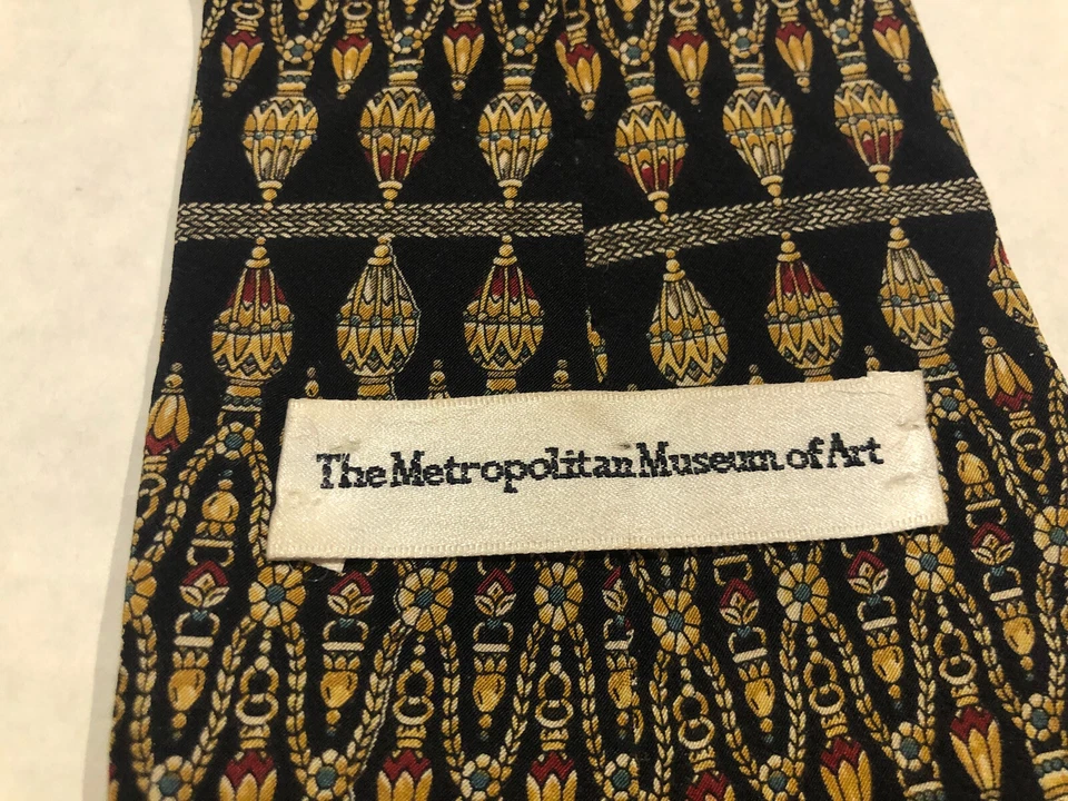 MUSEO METROPOLITANO DE ARTE 100% SEDA 4" CORBATA CUELLO NEGRO/ORO/ROJO PATRÓN Z22 Foto 3 de 4