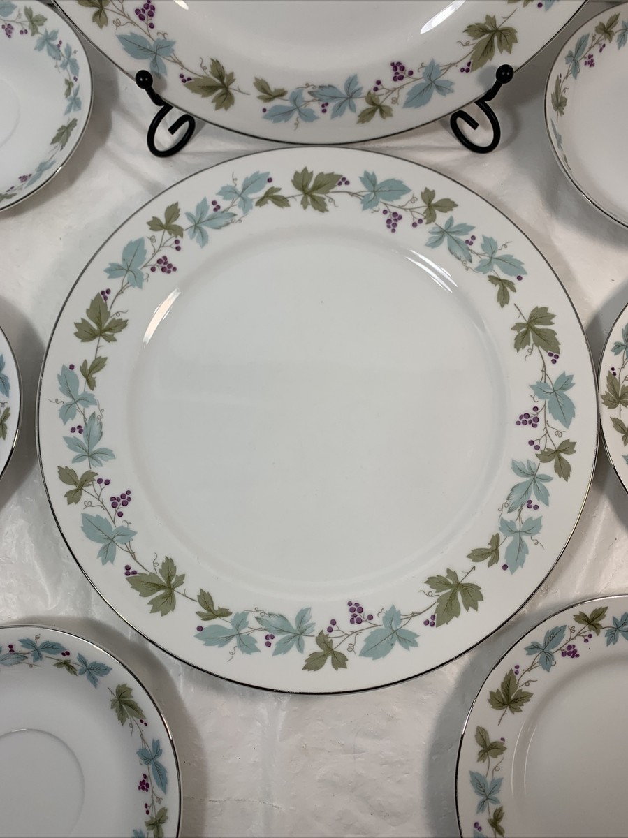 8 PCs) Vintage MS Fine China Japan #6701 Grapevine Dinner & Bread