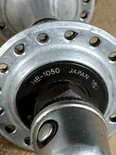 Shimano 105 Front Hub, HB-1050, 32 Hole with Skewer - Picture 4 of 7