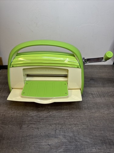 Cricut Cuttlebug Die Cutting Embossing Machine Manual Crank Crafter NICE - Picture 3 of 5