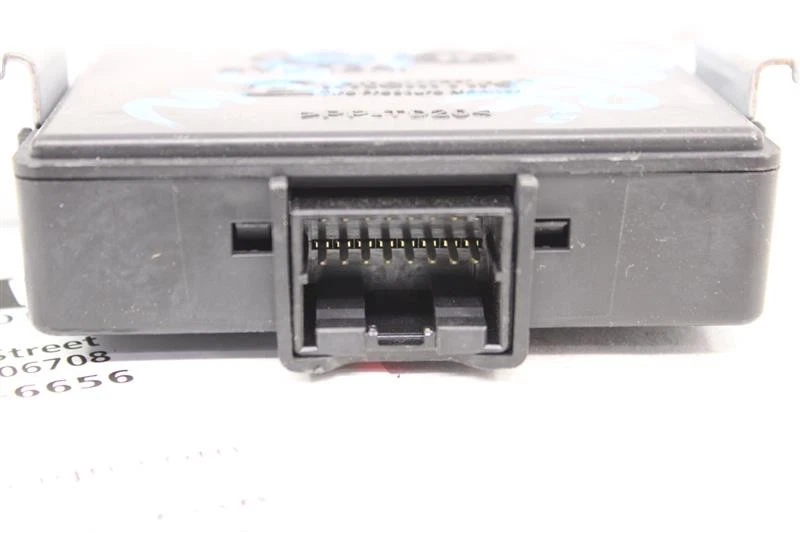 Used Tire Pressure Monitoring System (TPMS) Control Mod fits: 2011 Kia Sedona Su - Image 3 of 4