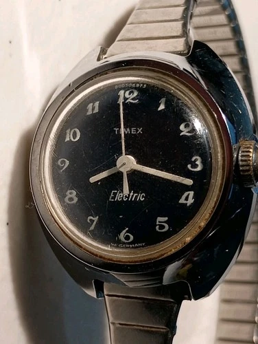 W18 Vintage Silver Tone Timex Electric Small Face Stretch Bracelet Watch