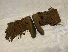 Minnetonka 1638 Brown Suede Fringe Mid-Calf Pull-On Boots Round Toe Women s 11