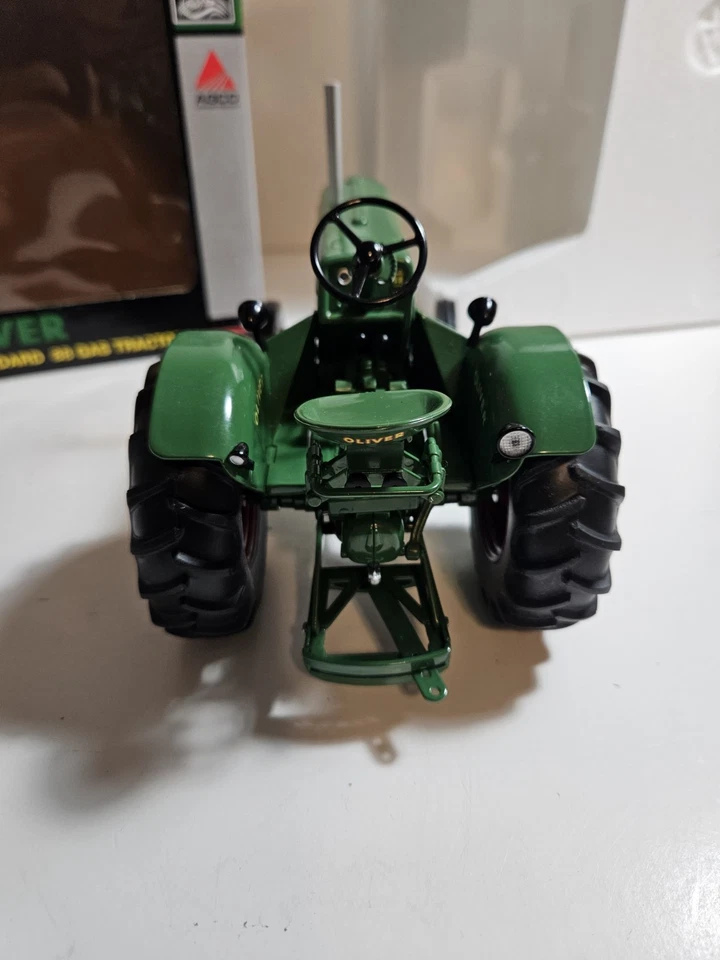 1/16 Oliver Standard 88 Gas Tractor SpecCast 2008 Highly Detailed - Image 3 of 4