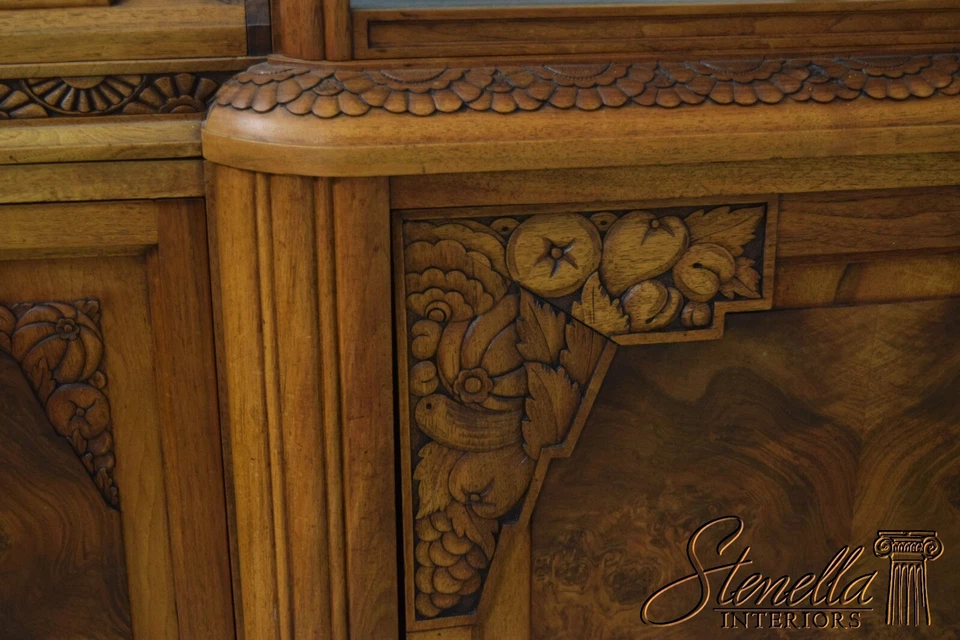 F65553EC: Aparador de exhibición francés Art Deco de nogal Foto 4 de 4