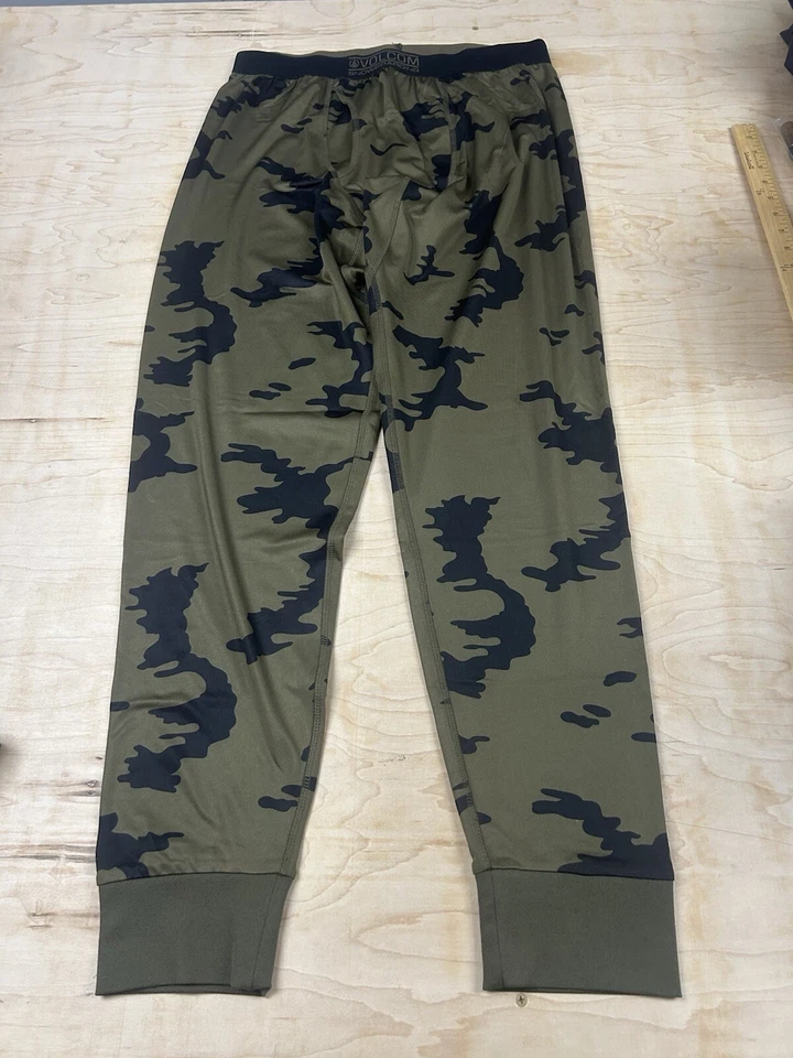 Volcom Snowboarding Camo Thermal Set - Size L - Image 2 of 4