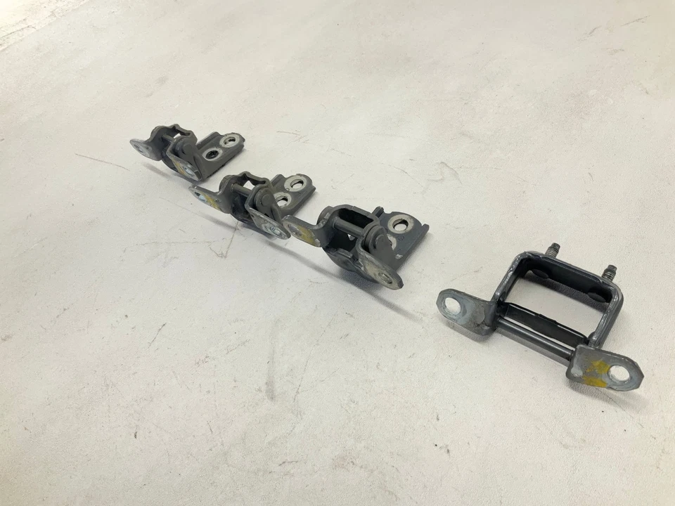 20-25 Nissan Sentra Rear Left & Right Door Hinge Pair OEM - Image 2 of 4