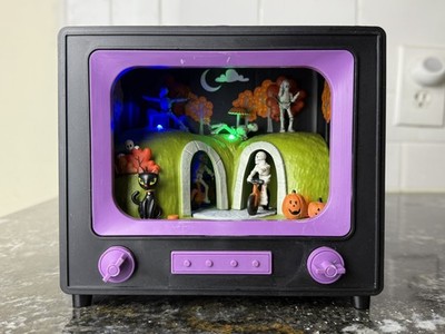 Target HYDE AND EEK Lighted Music Animation Halloween Decor Skeletons WORKS!!