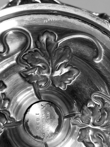 J E CALDWELL FLORAL REPOUSSÉ STERLING SILVER COMPOTE TAZZA 1898 w/ Provenance - Picture 5 of 12