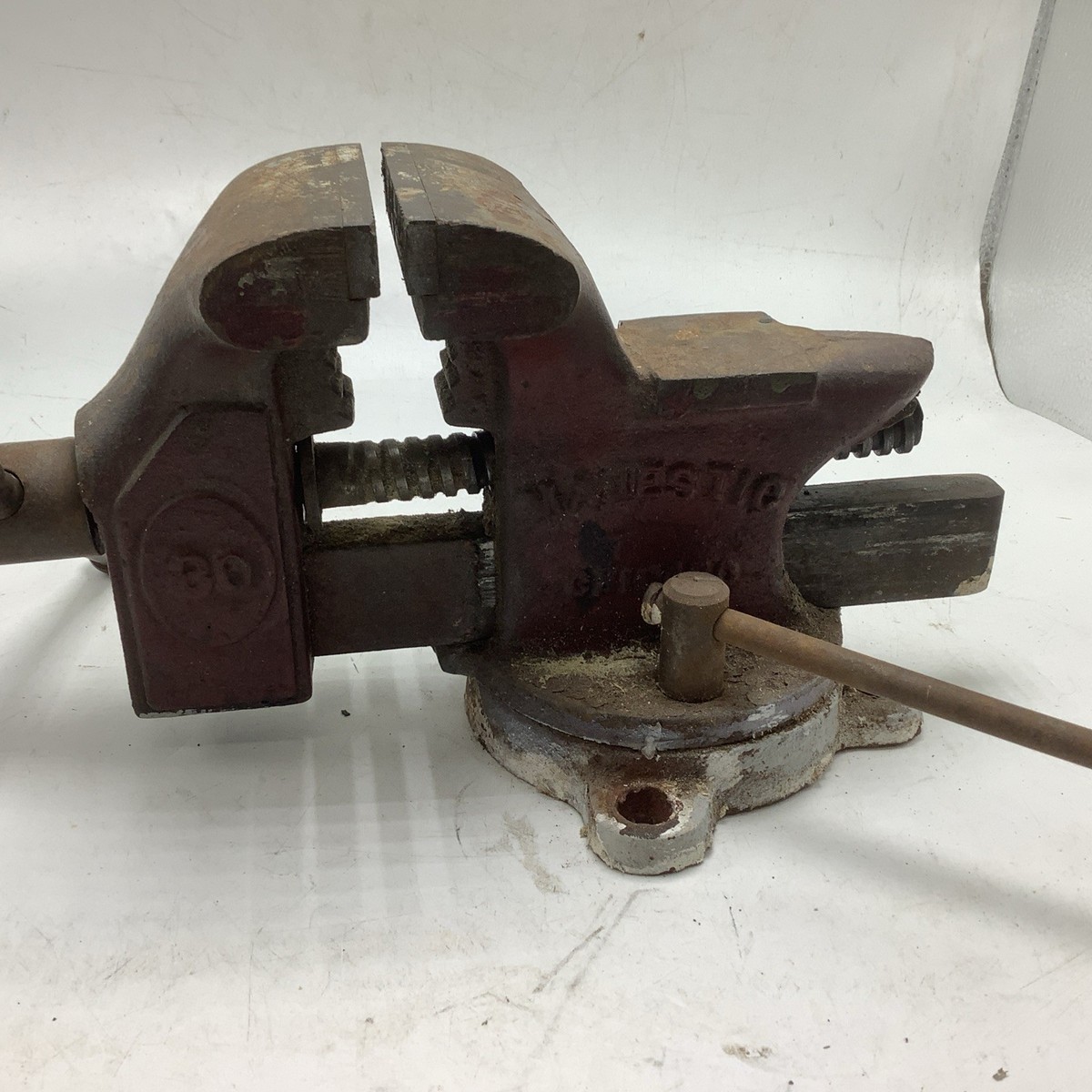 Vintage Majestic Chicago #30 Swivel Base Bench Vise 3
