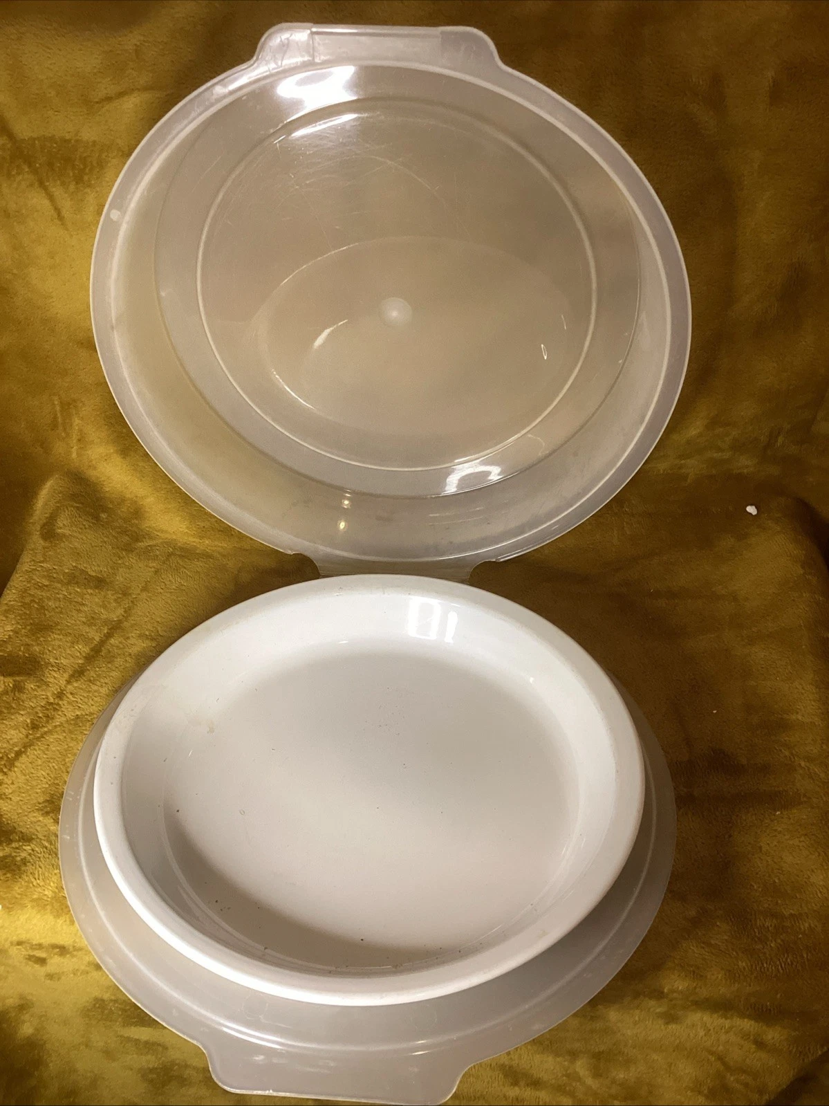 Vintage White Pie Keeper Clam Shell with Corning Ware P-309 9” Round Pie Pan