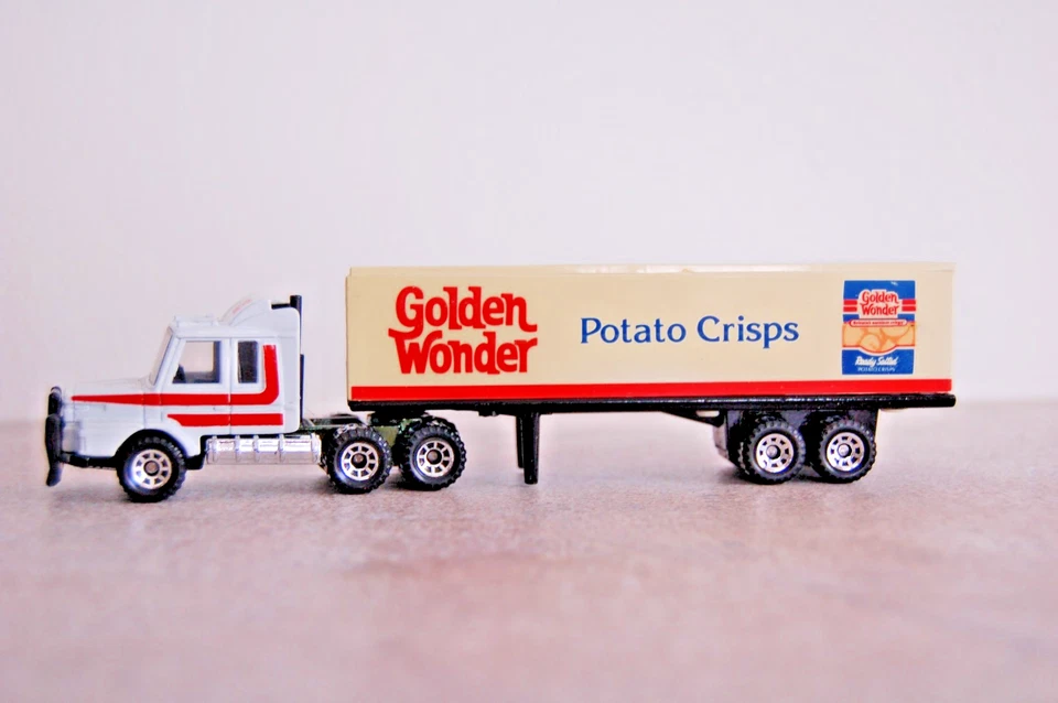 MATCHBOX CONVOY CY-16 SCANIA BOX TRUCK - GOLDEN WONDER POTATO CRISPS - Image 2 of 4