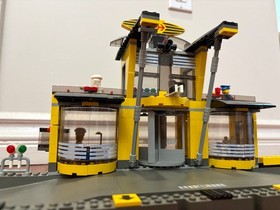 LEGO (4513) World City: Grand Central Station - Fully Assembled