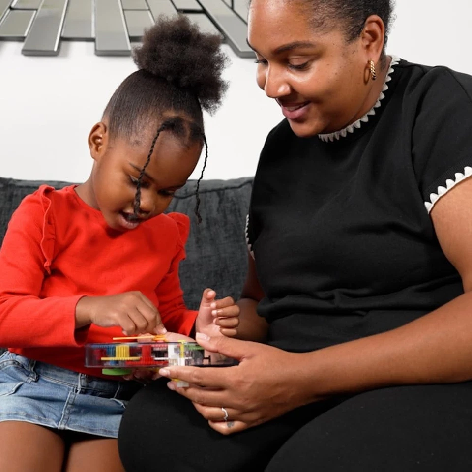 The Amazing Clock Kit - Construye tu propio reloj de trabajo real colorido. Foto 4 de 4