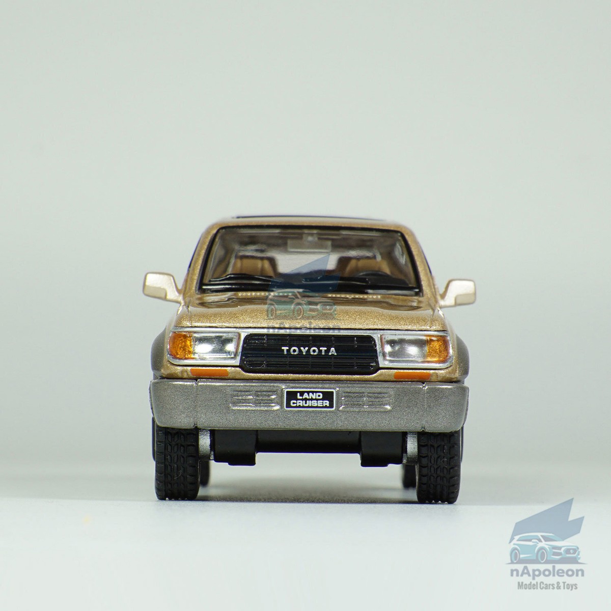 トヨタToyota LandCruiser LC80 1994 1/64 2点 1:64 Toyota Land Cruiser LC80 1994 Model Car Diecast Toy