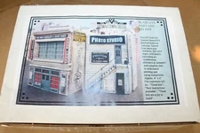 Downtown Deco DD1005 Photo Shop & Chop Suey Building HO Kit JB