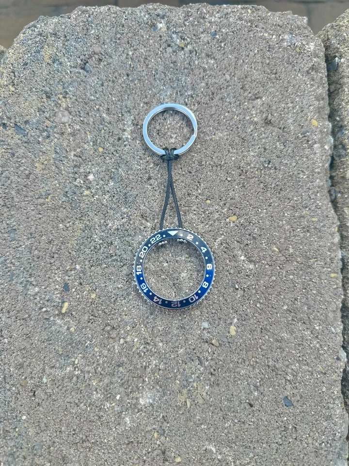 Llavero Bisel Acero Reloj Lujo Homenaje a Relojes Llavero 1.25"X1.25" 35.6g Foto 4 de 4