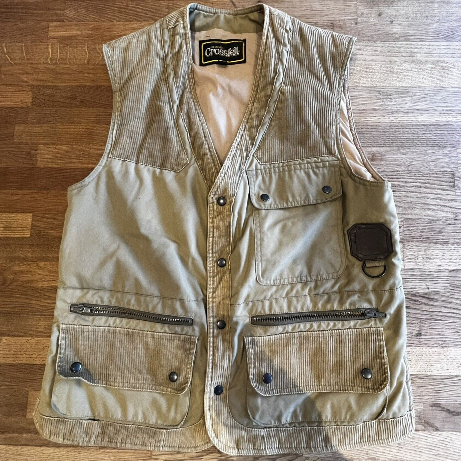 GRENFELL STONE COLOUR HUNTING CORD TRIMMED QUILTED VEST IN MEDIUM (RRP £350+) image 2