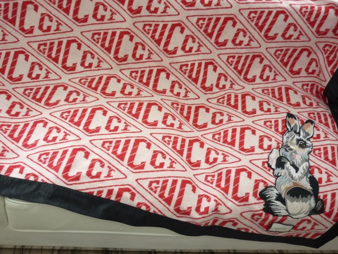 GUCCI グッチ ラビット ダイヤモンドロゴ ブランケット ウール ●a GUCCI グッチ ラビット ダイヤモンドロゴ ブランケット ウール ○a