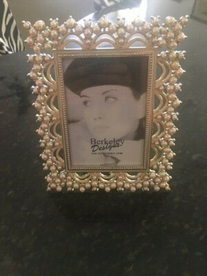 NWT ''JBW BERKELEY DESIGNS''CREAM PEARL&ENAMEL PICTURE FRAME 3 1/2 X 5'' PICTURE