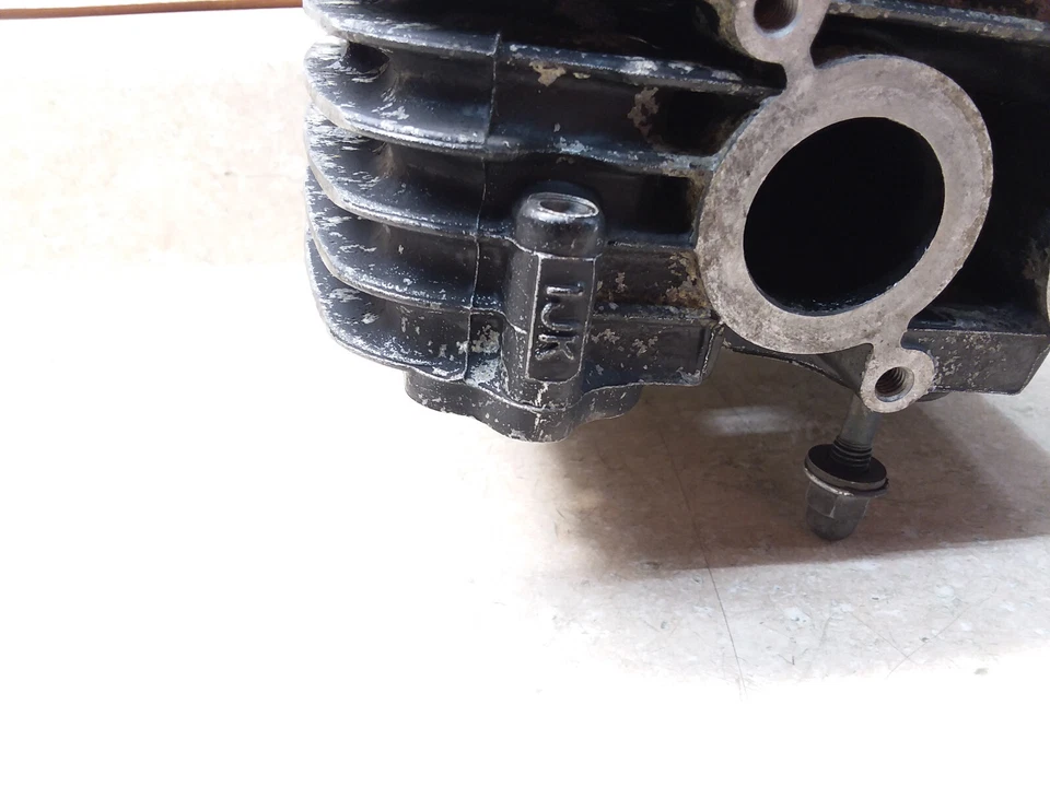 Винтажная головка блока цилиндров и клапан в сборе 1986 Yamaha XT 600 XT600 ANX-C60 - Изображение 2 из 4