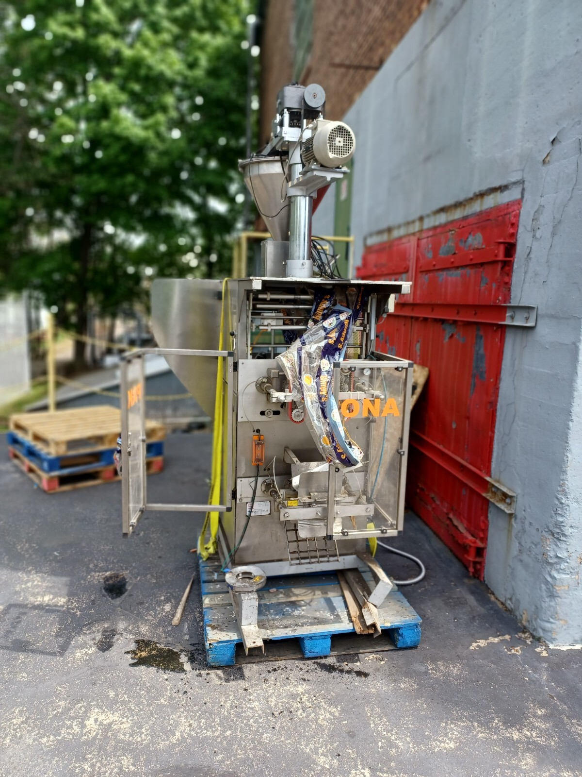 Pakona Vertical Form Fill & Seal Machine with Auger Filler- for parts ...