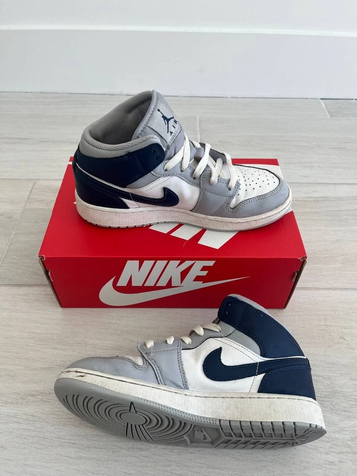 Nike Air Jordan 1 Mid White Wolf Grey Navy Size 5.5Y 5.5Y ≈ US 6.5 Men / 7 Women - Image 4 of 4