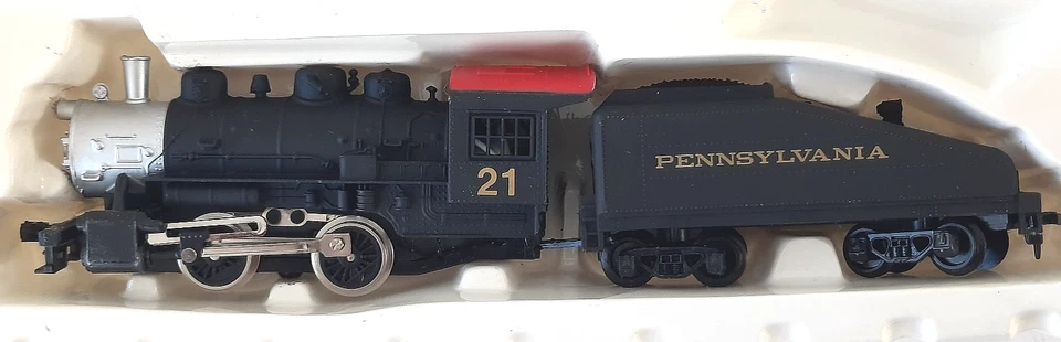 HO Model Power 0-4-0 Switcher Loco & Tender. Lighted. 6635 Pennsylvania #3233 - Image 2 of 4