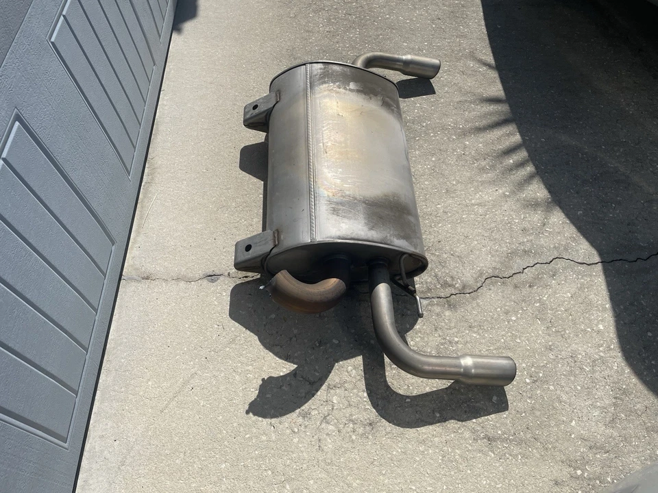 Silenciador de escape trasero Volvo S60 T5 2012-2014 original OEM 31303798AA Foto 2 de 4