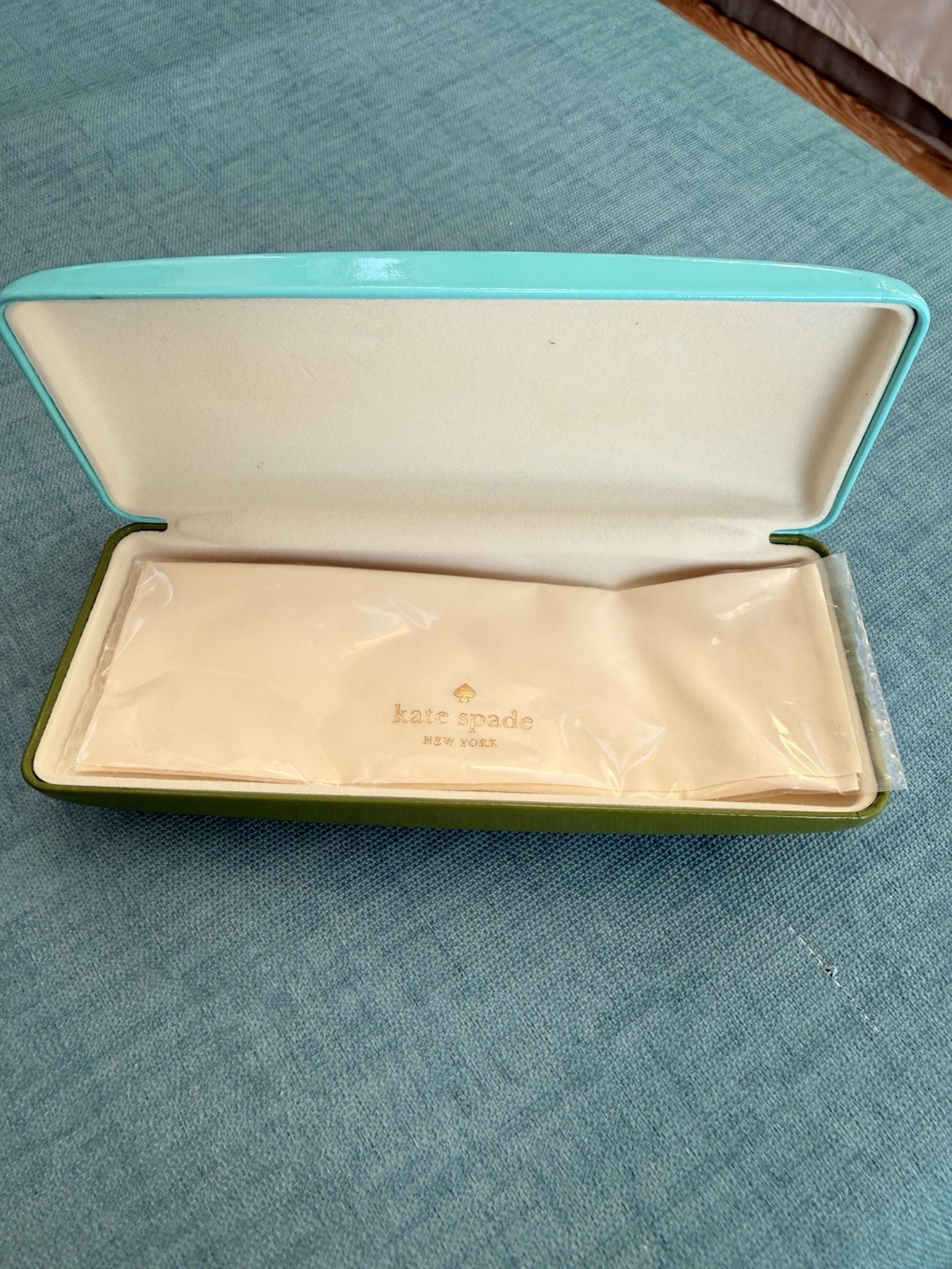 KATE SPADE, Green & Blue Turquoise Hard Shell Eye Glass Case And Cleaning Cloth thumbnail 9