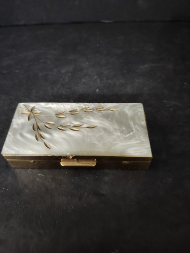 VTG Faux Mother Of Pearl Compact Withgold Tone Wheat Design
